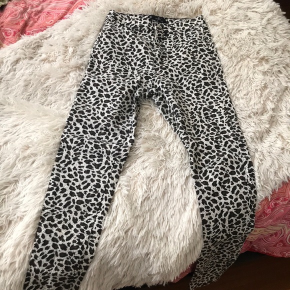 Missguided Vice High Waisted Tube Jeans in Cheetah - Picture 1 of 2